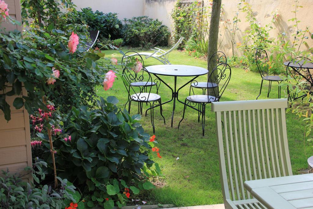 L'Amphitryon Hotell Coudray  Exteriör bild