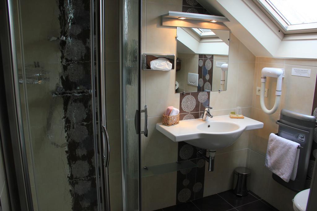 L'Amphitryon Hotell Coudray  Rum bild