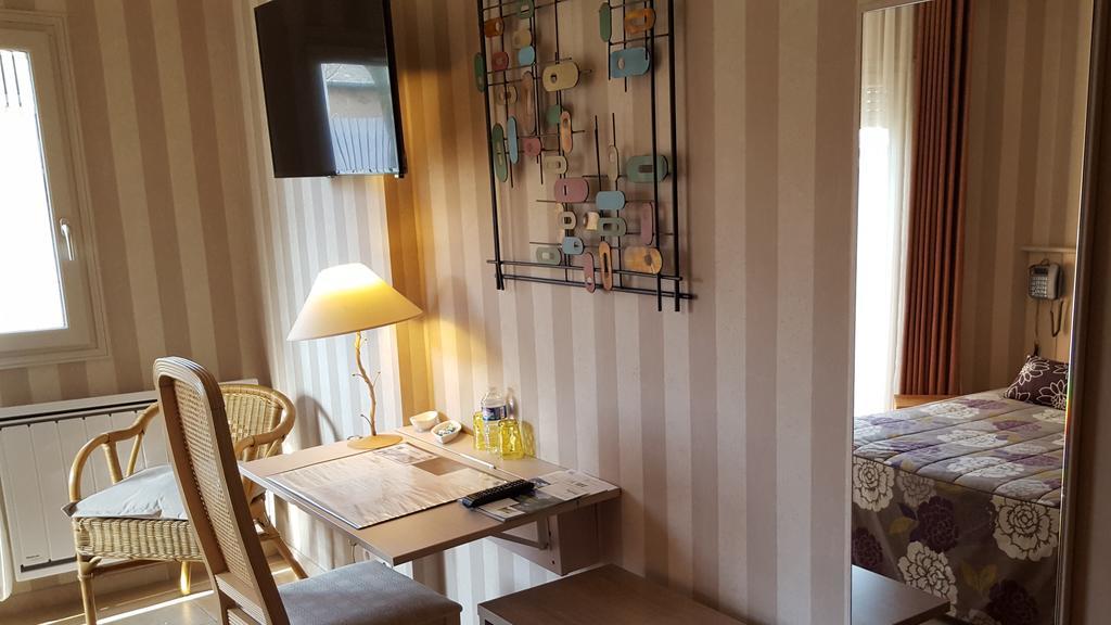 L'Amphitryon Hotell Coudray  Exteriör bild