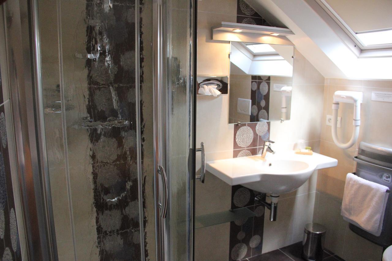 L'Amphitryon Hotell Coudray  Exteriör bild