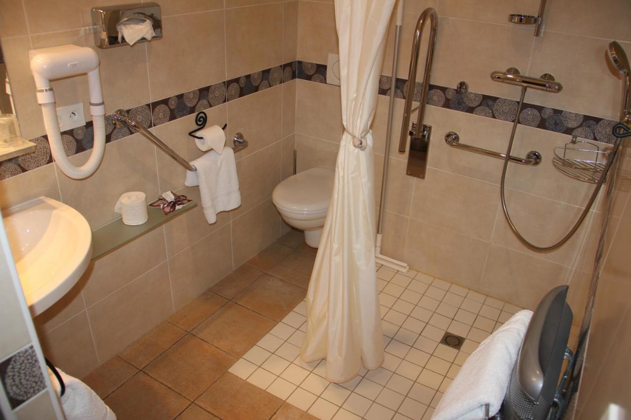 L'Amphitryon Hotell Coudray  Exteriör bild